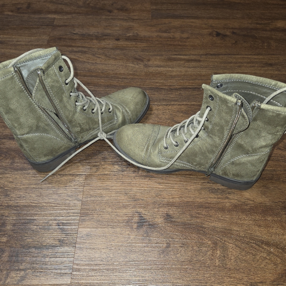 Report Olive Green Boots Womens Size 8.5.